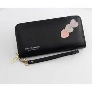 Dompet warna hitam dengan aksesoris tempel Love 3ungu putih dan salem