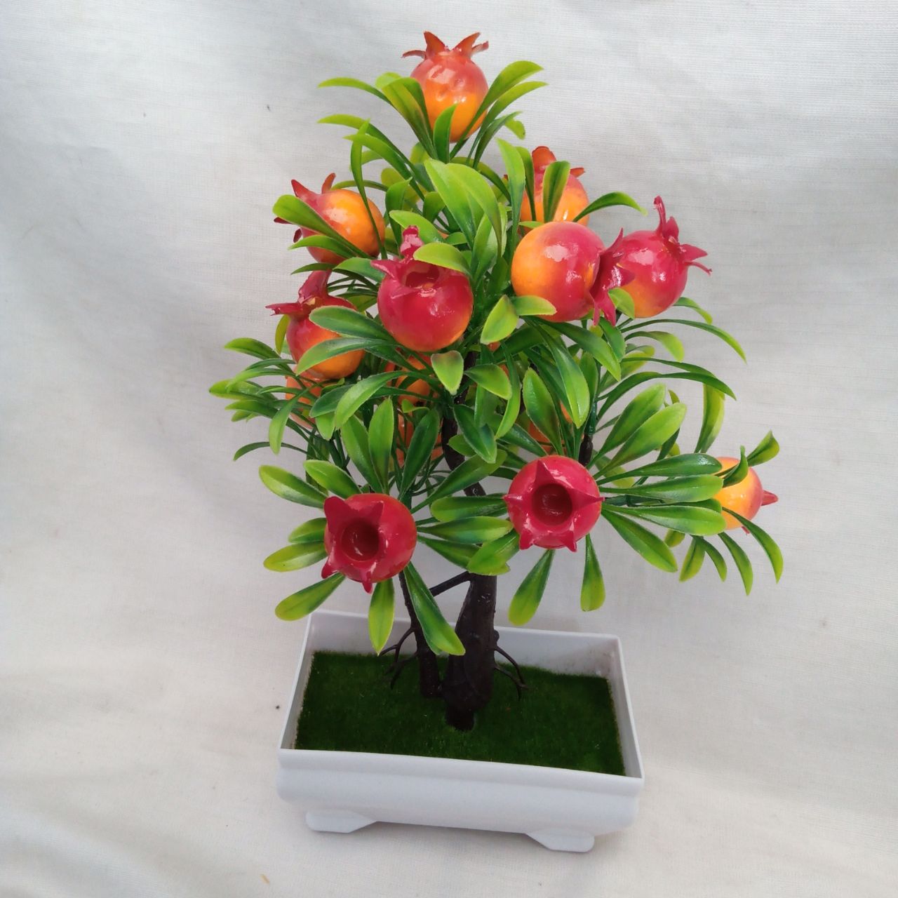 ini adalah Bunga Plastik Delima, size: 4 oz, material: Plastic, color: red, brand: Dekorasiindonesia, age_group: all ages, gender: unisex