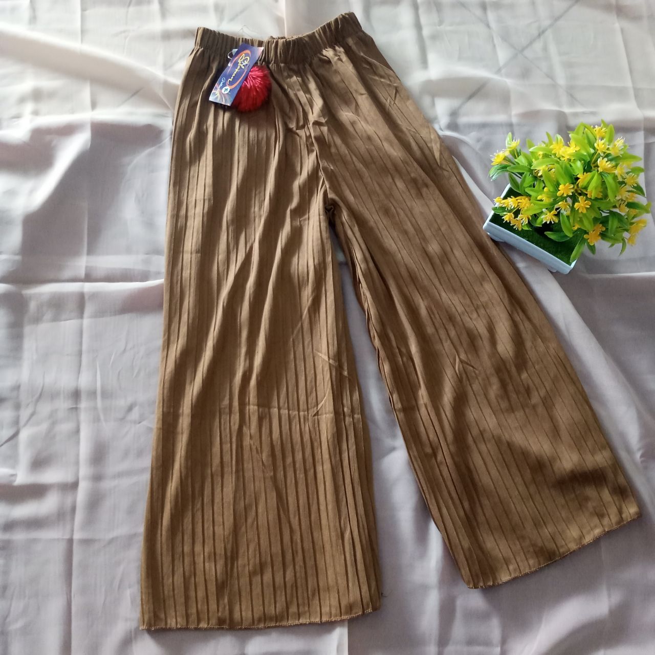 ini adalah Kulot Plisket Anak Mocca, size: Long 80 cm, material: Jersey, color: Chocho mocca, brand: BajuAnakindonesia, age_group: kids, gender: unisex
