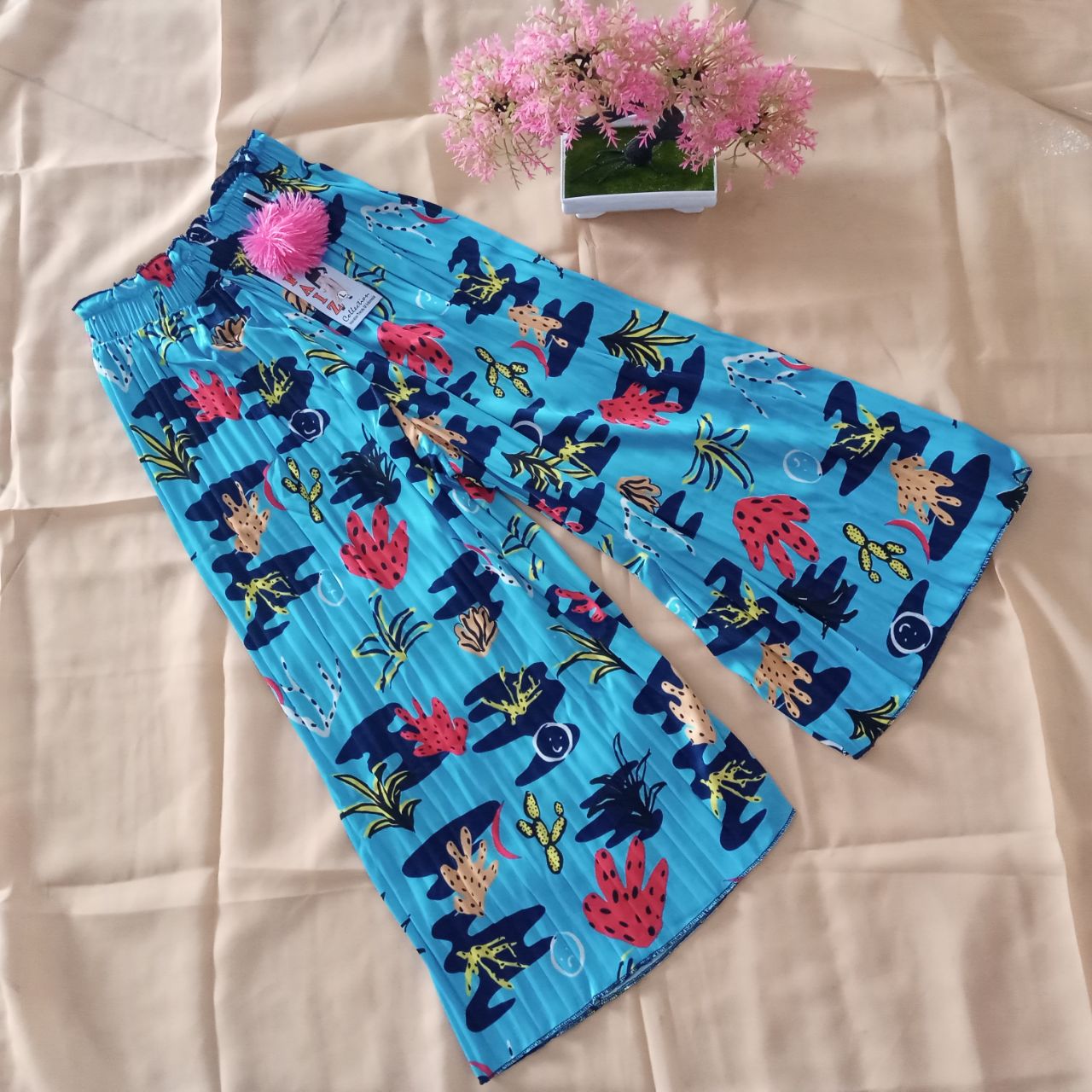 ini adalah Kulot Plisket Anak Motif Birmud, size: Long 64 cm, material: Jersey, color: Light blue, brand: BajuAnakindonesia, age_group: kids, gender: unisex