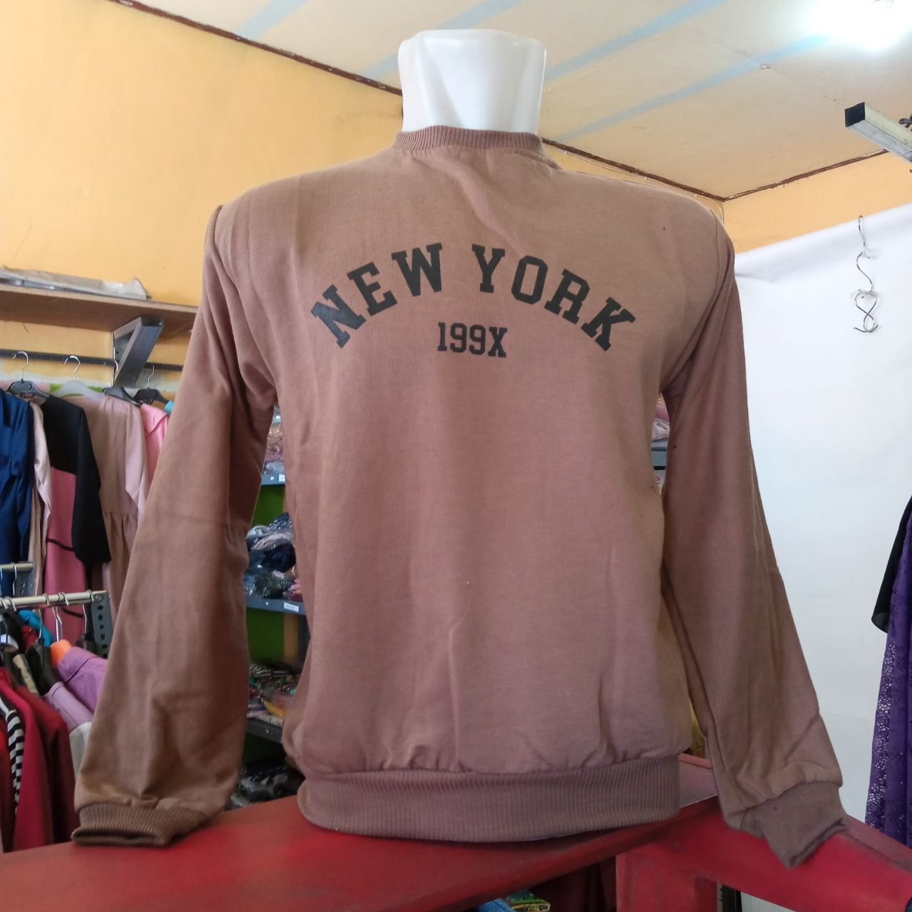 ini adalah Sweater New Mocca, size: LD 90cm, Panjang 60cm, material: Fleece, color: mocca, brand: jaketindonesia, age_group: all ages, gender: unisex