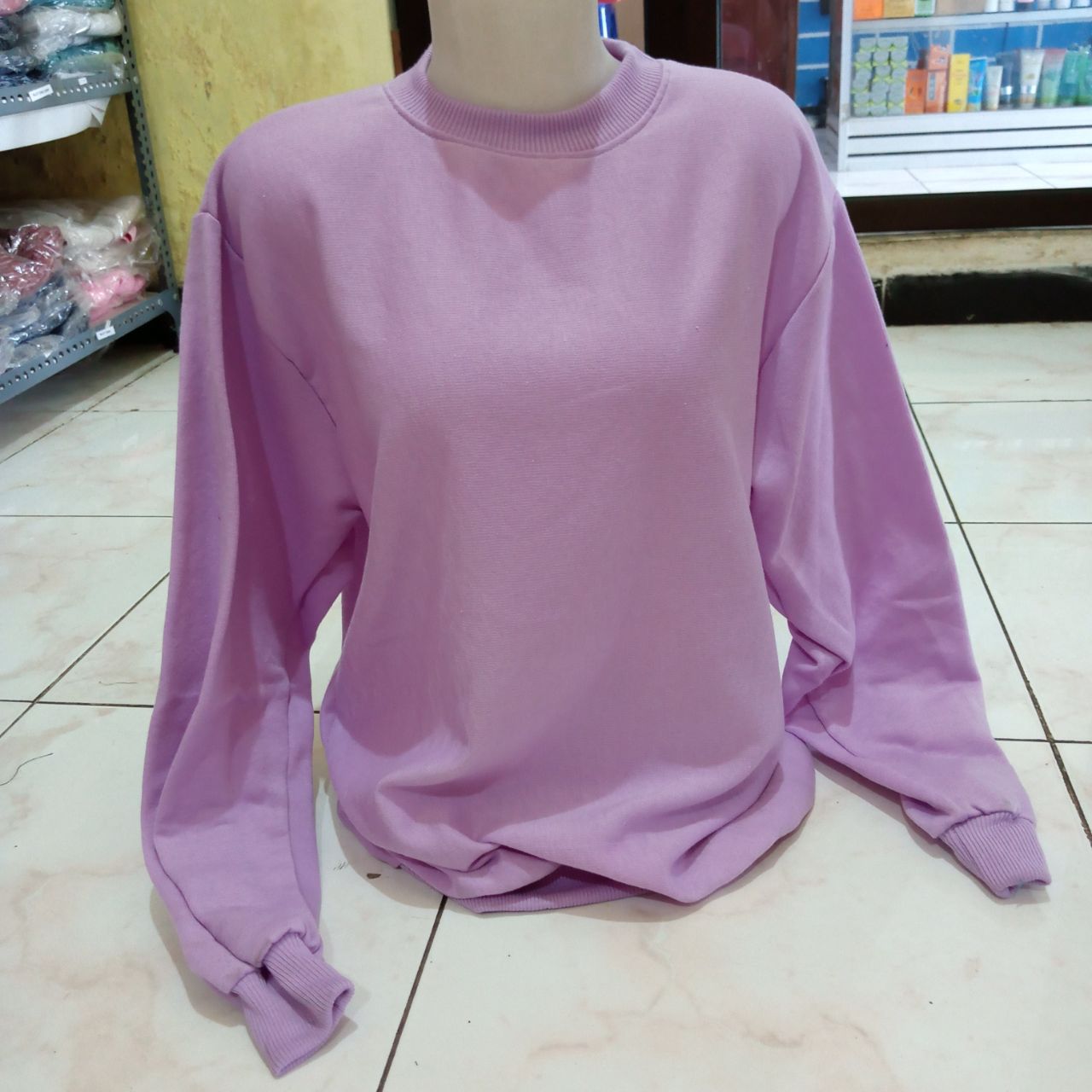 ini adalah Sweater Polos Lilac, size: LD 90cm, Panjang 60cm, material: Fleece, color: Purple lilac, brand: jaketindonesia, age_group: all ages, gender: unisex