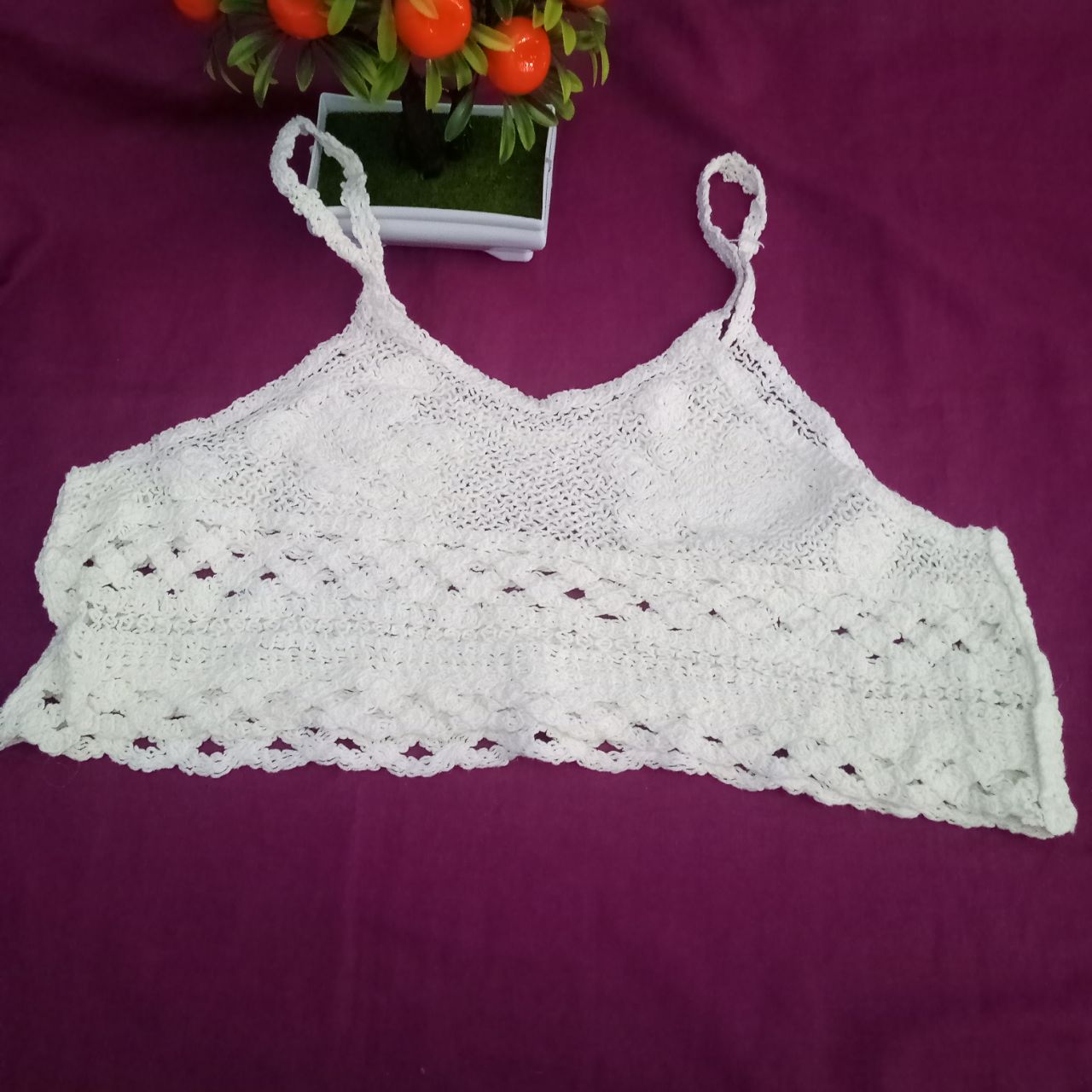 ini adalah Vest Bordir Fika Putih, size: L, material: wool, color: white, brand: veststyleindonesia, age_group: all ages, gender: female