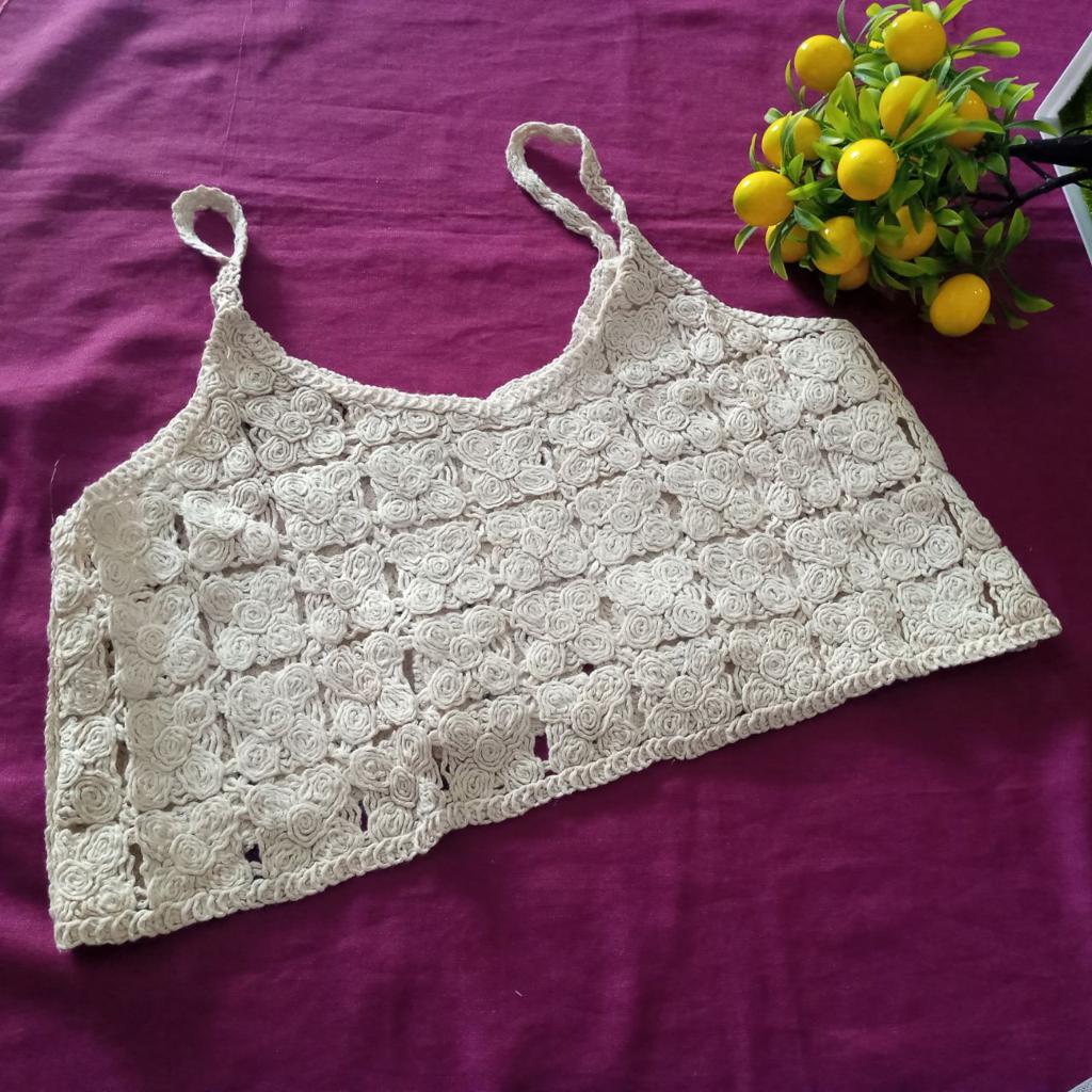 ini adalah Vest Bordir Gilda Cream, size: L, material: wool, color: Cream, brand: veststyleindonesia, age_group: all ages, gender: female