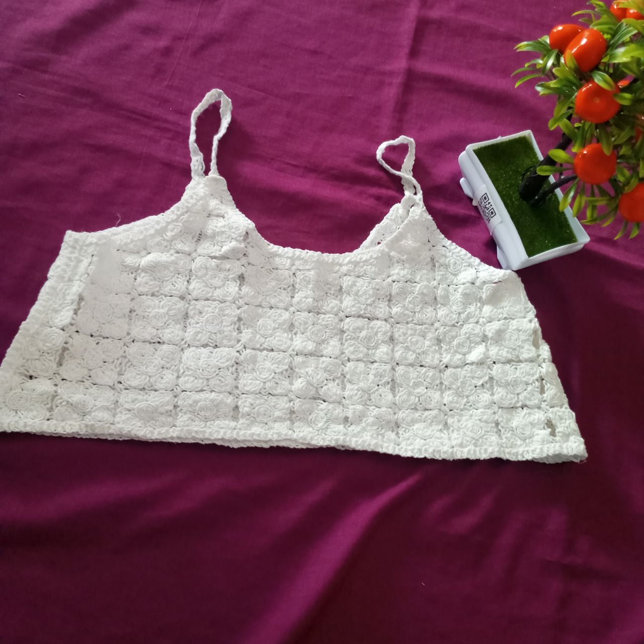 ini adalah Vest Bordir Gilda Putih, size: L, material: wool, color: White, brand: veststyleindonesia, age_group: all ages, gender: female