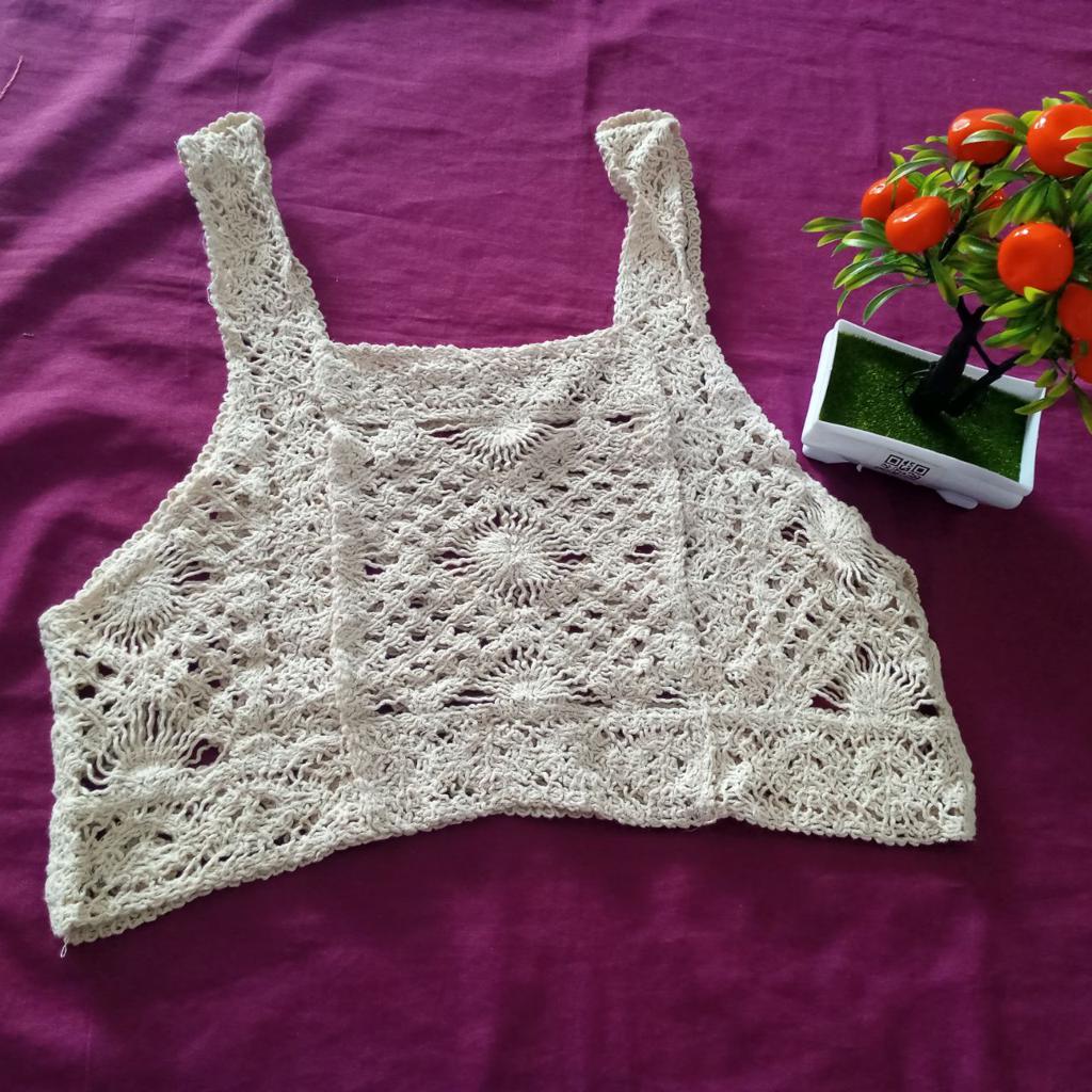 ini adalah Vest Bordir Mili Cream, size: L, material: wool, color: Cream, brand: veststyleindonesia, age_group: all ages, gender: female