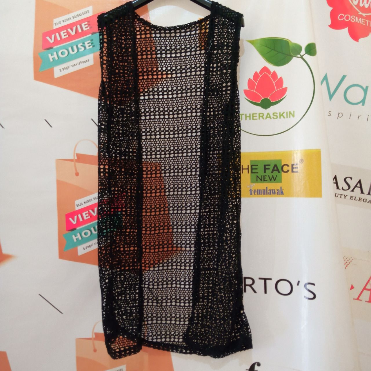 ini adalah Vest Zera Hitam, size: LD 90 cm, material: fleece, color: black, brand: veststyleindonesia, age_group: all ages, gender: unisex