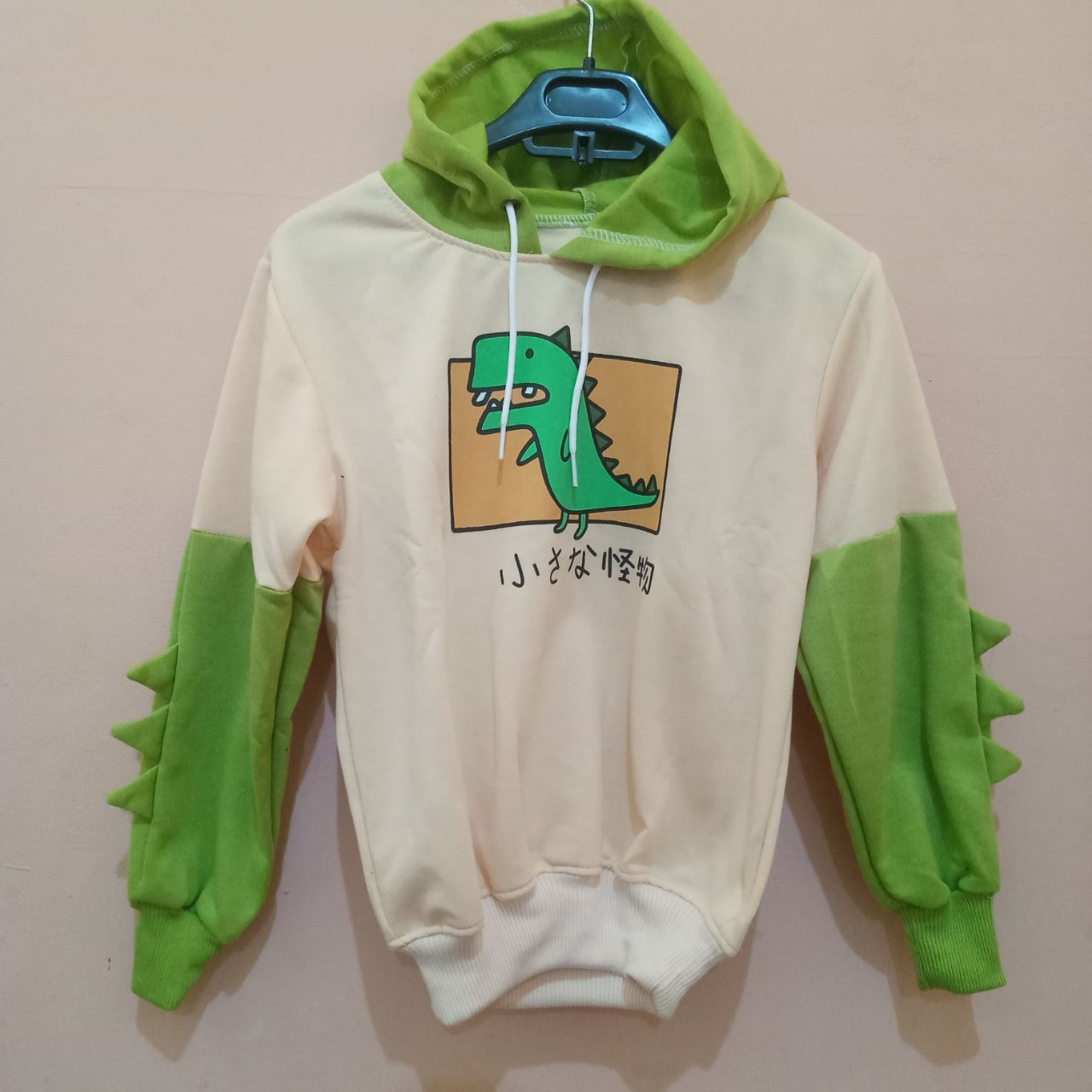ini adalah Jaket Anak Dinosaurus Cream, size: LD +- 78cm, material: Fleece, color: Cream, brand: Jaket Anak Indonesia, age_group: kids, gender: unisex