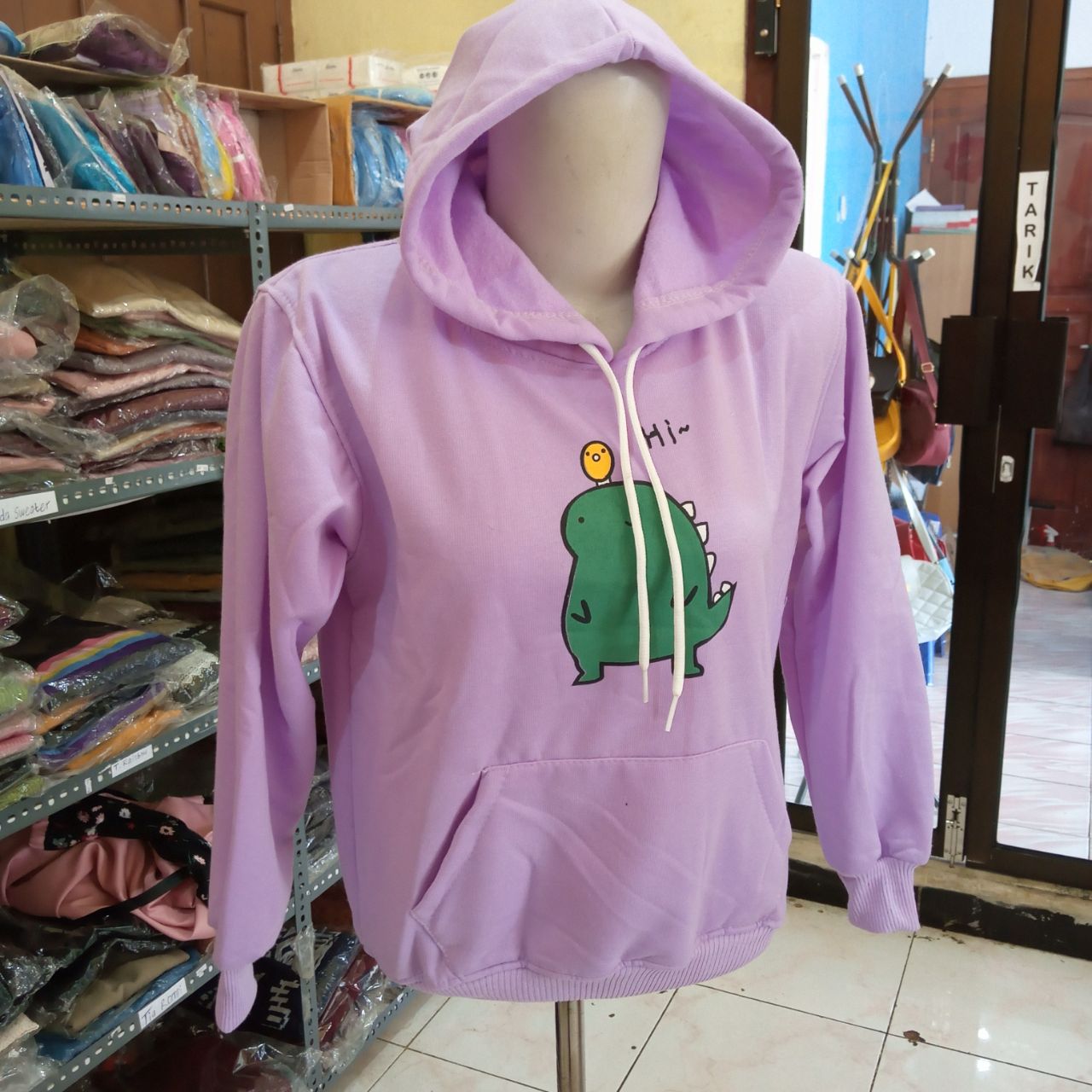 ini adalah Jaket Anak Dinosaurus Lilac, size: LD +- 78cm, material: Fleece, color: Purple, brand: JaketAnakIndonesia, age_group: kids, gender: unisex