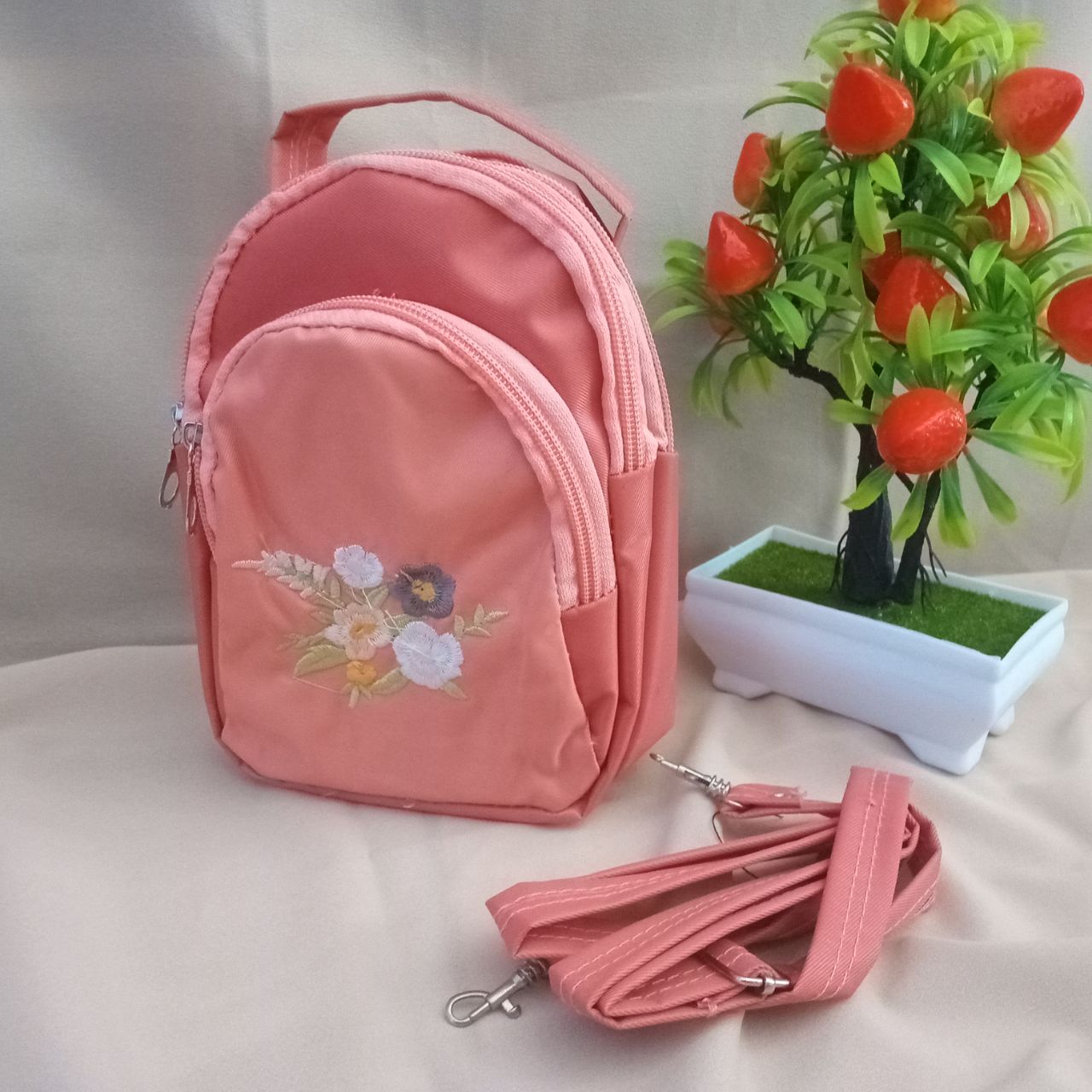 ini adalah Tas Elra Salem, size: 20 cm x 15 cm, material: Mikro, color: Pink peach, brand: tas bahu indonesia, age_group: all ages, gender: unisex