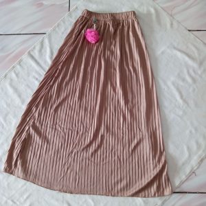 ini adalah Rok Plisket Anak Coksu, size: Long 80 cm, material: Jersey, color: chocholate milk, brand: BajuAnakindonesia, age_group: kids, gender: unisex
