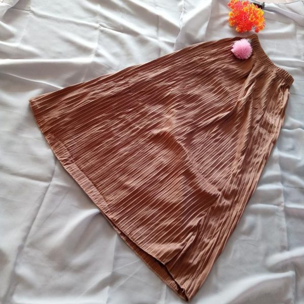 ini adalah Rok Plisket Anak Mocca, size: Long 80 cm x LP 22cm, material: Jersey, color: chocholate mocca, brand: BajuAnakindonesia, age_group: kids, gender: female