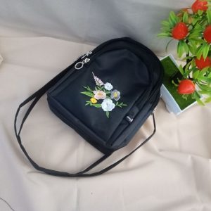 ini adalah Tas Elra Hitam, size: 20 cm x 15 cm, material: Mikro, color: black, brand: tas bahu indonesia, age_group: all ages, gender: female