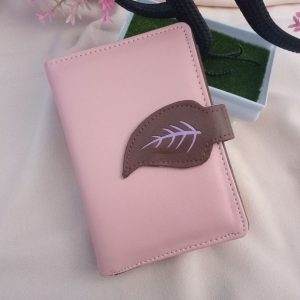 ini adalah Dompet Daun Salem, size: 13cm x 9 cm, material: synthetic, color: pink, brand: Dompetindonesia, age_group: all ages, gender: female