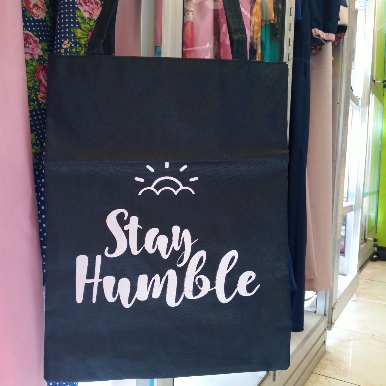 ini adalah Totebag Stay, size: 40cm x 35cm, material: canvas, color: black, brand: totebagbjnindonesia, age_group: all ages, gender: female