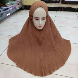 ini adalah Bergo Plisket Mocca, size: Panjang depan 72 cm, Belakang 82 cm, material: Cotton Diamond Italiano, color: chocholate mocca, brand: JilbabbergoIndonesia, age_group: all ages, gender: female