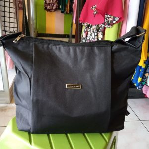 ini adalah Tas Seka Hitam, size: 35 cm x 25 cm, material: canvas, color: black, brand: tasbahuindonesia, age_group: all ages, gender: female