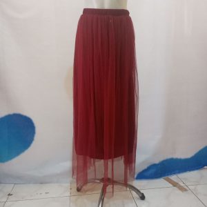 ini adalah Rok Tutu Marun, size: Lingkar Pinggang +-58cm (full karet )Panjang +-100cm, material: Lace, color: maroon, brand: Bajuwanitaindonesia, age_group: all ages, gender: female