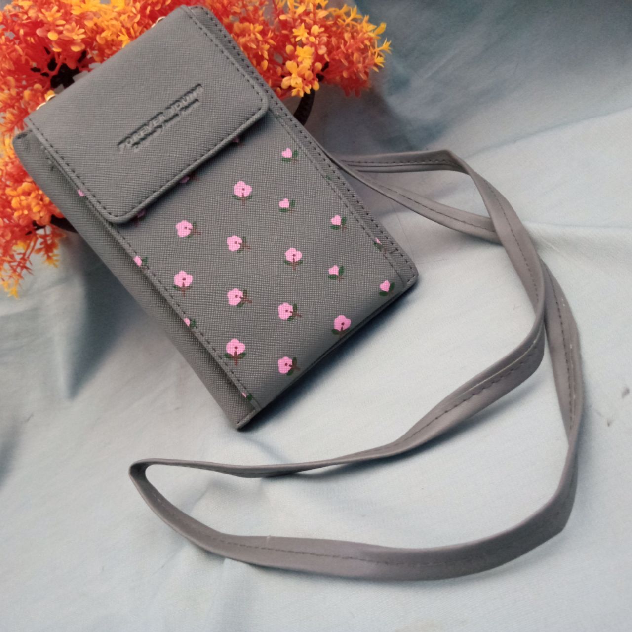 ini adalah Tasel Aya Abu, size: 17 cm x 10 cm, material: synthetic, color: grey, brand: taselminiindonesia, age_group: all ages, gender: female