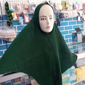 ini adalah Bergo Plisket Emerald, size: Panjang depan 72 cm, Belakang 82 cm, material: Cotton Diamond Italiano, color: green emerald, brand: bergoinstantplisket, age_group: all ages, gender: female