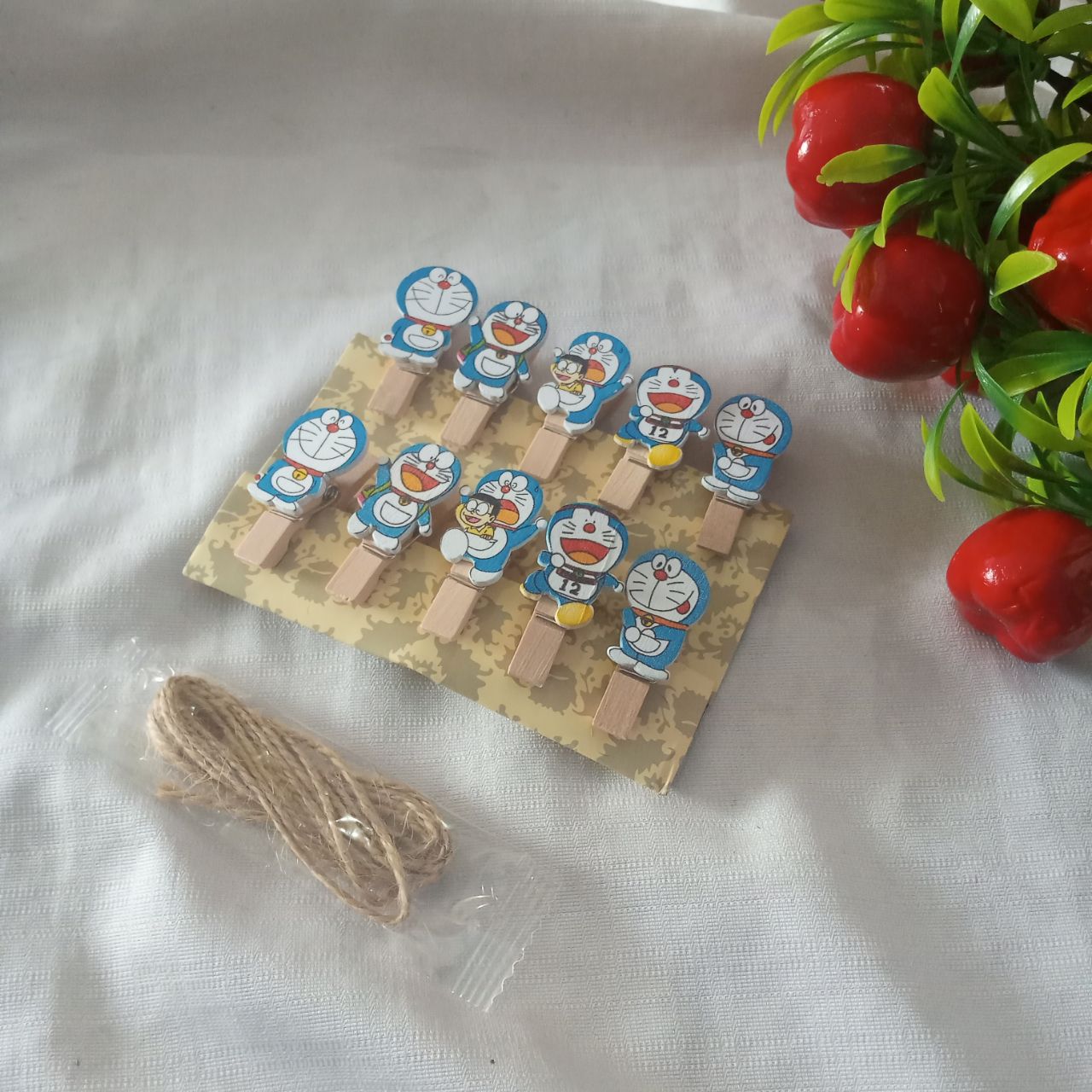 ini adalah Klip Kayu Karakter, material: wood, color: cream wood, brand: klipminiindonesia, age_group: all ages, gender: female