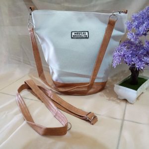 ini adalah Tas Giga Putih, size: 30 cm x 27 cm, material: condura, color: white, brand: tasslingcondindonesia, age_group: all ages, gender: female