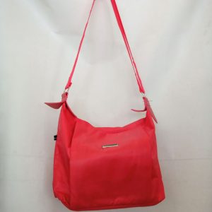 ini adalah Tas Seka Merah, size: 35 cm x 25 cm, material: canvas, color: merah, brand: tasbahuindonesia, age_group: all ages, gender: female