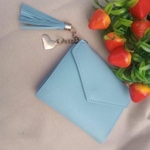 ini adalah Dompet Mini V Biru Muda, size: 11 cm x 9 cm, material: synthetic, color: Light blue, brand: dompetveiindonesia, age_group: all ages, gender: female