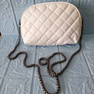 ini adalah Tas Bakpao Putih, size: panjang 21 cm x tinggi 13 cm x lebar 11 cm, material: synthetic, color: white, brand: tasslingbkpo, age_group: all ages, gender: female