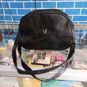 ini adalah Tas Tera Hitam, size: 24 cm x 21 cm, material: synthetic, color: black, brand: tasteraindonesia, age_group: all ages, gender: female