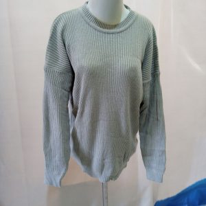 ini adalah Boxy Sweater Abu Muda, size: LD110cm, material: wol, color: light grey, brand: Rajutboxybjn, age_group: all ages, gender: female