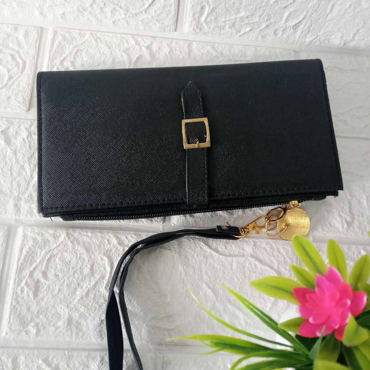 ini adalah Dompet Zera Hitam, size: 20 cm x 12 cm, material: synthetic, color: black, brand: Dompetindonesia, age_group: all ages, gender: female