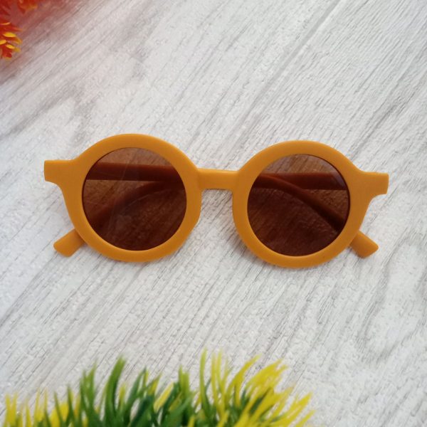 ini adalah Kacamata Anak Polos Kuning, size: 11.5cm,4.5cm,1.2cm, material: plastic, color: yellow, brand: aksesorianakindonesia, age_group: kids, gender: unisex