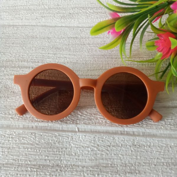 ini adalah Kacamata Anak Polos Orange, size: 11.5cm,4.5cm,1.2cm, material: plastic, color: orange, brand: aksesorianakindonesia, age_group: kids, gender: unisex