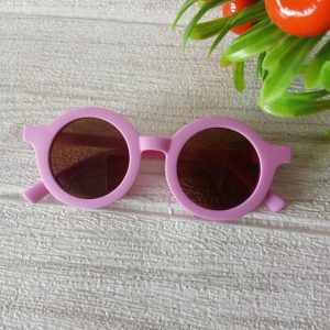 ini adalah Kacamata Anak Polos Ungu, size: 11.5cm,4.5cm,1.2cm, material: plastic, color: purple, brand: aksesorianakindonesia, age_group: kids, gender: unisex