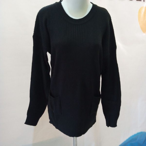 ini adalah Pockey Sweater Hitam, size: XL, material: wol, color: black, brand: Rajutpockeybjn, age_group: all ages, gender: female