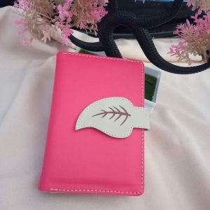ini adalah Dompet Daun Fanta, size: 13 cm x 9,5 cm, material: synthetic, color: pink fanta, brand: dompetminileaf, age_group: all ages, gender: female