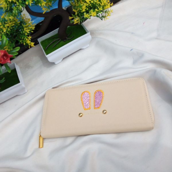 ini adalah Dompet Pebi Cream, size: 20cmx12cm, material: synthetic, color: cream, brand: Dompetindonesia, age_group: all ages, gender: female
