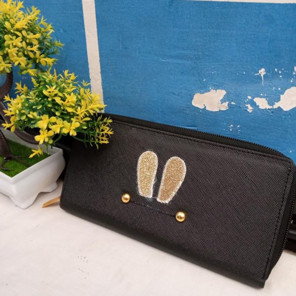ini adalah Dompet Pebi Hitam, size: 20cmx12cm, material: synthetic, color: black, brand: Dompetindonesia, age_group: all ages, gender: female