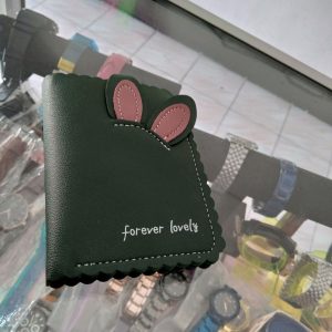 ini adalah Dompet Renda Kelinci Army, size: 13 cm x 9,5 cm, material: synthetic, color: green army, brand: dompetminileaf, age_group: all ages, gender: female