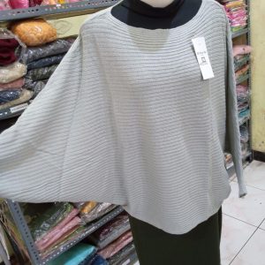 ini adalah Rajut Batwing Silver, size: P66cm, P.lengan 60cm, Lingkar baju bawah 100cm, material: wol, color: grey silver, brand: Rajutbatwingbjn, age_group: all ages, gender: female