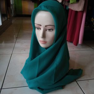 ini adalah Bella Square Green Tosca, size: 115 cm x 115 cm, material: Double hicon, color: green tosca, brand: Kerudungsegiempatindonesia, age_group: all ages, gender: female