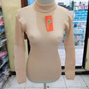 ini adalah Turtleneck Polos Cream, size: L, material: wol, color: cream, brand: Rajutvieindo, age_group: all ages, gender: female
