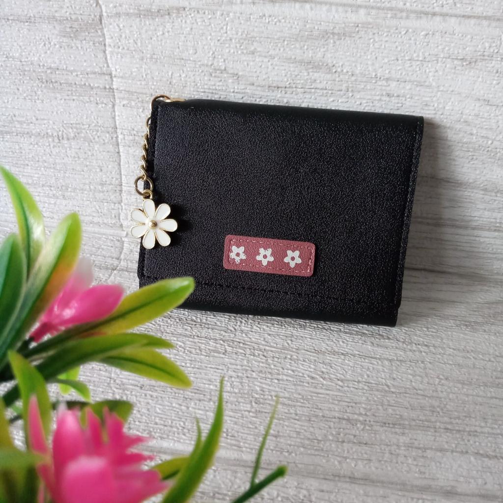 ini adalah Dompet 3Desi Hitam, size: 11 cm x 9.5 cm, material: synthetic, color: black, brand: Dompet3desibjn, age_group: all ages, gender: female