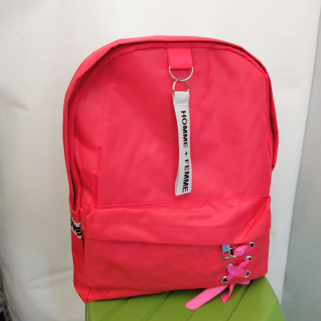 ini adalah Tas Daina Marun, size: 30 cm x 25 cm, material: mikro, color: maroon, brand: tasranseldaiindonesia, age_group: all ages, gender: female