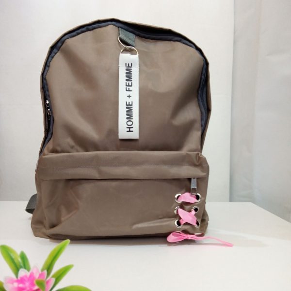 ini adalah Tas Daina Mocca, size: 30 cm x 25 cm, material: mikro, color: mocca, brand: tasranseldaiindonesia, age_group: all ages, gender: female