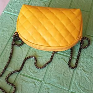 ini adalah Tas Bakpao Kuning, size: panjang 21 cm x tinggi 13 cm x lebar 11 cm, material: synthetic, color: yellow, brand: tasslingbkpo, age_group: all ages, gender: female