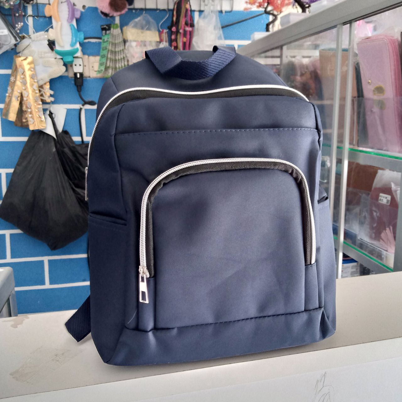 ini adalah Tas Niara Navy, size: 30 cm x 25 cm, material: mikro, color: navy, brand: tasniarabjn, age_group: all ages, gender: unisex