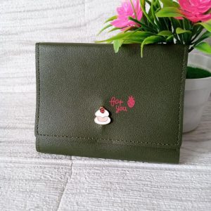 ini adalah Dompet Cake Army, size: 11 cm x 9.5 cm, material: synthetic, color: green army, brand: dompetcakebjn, age_group: all ages, gender: female