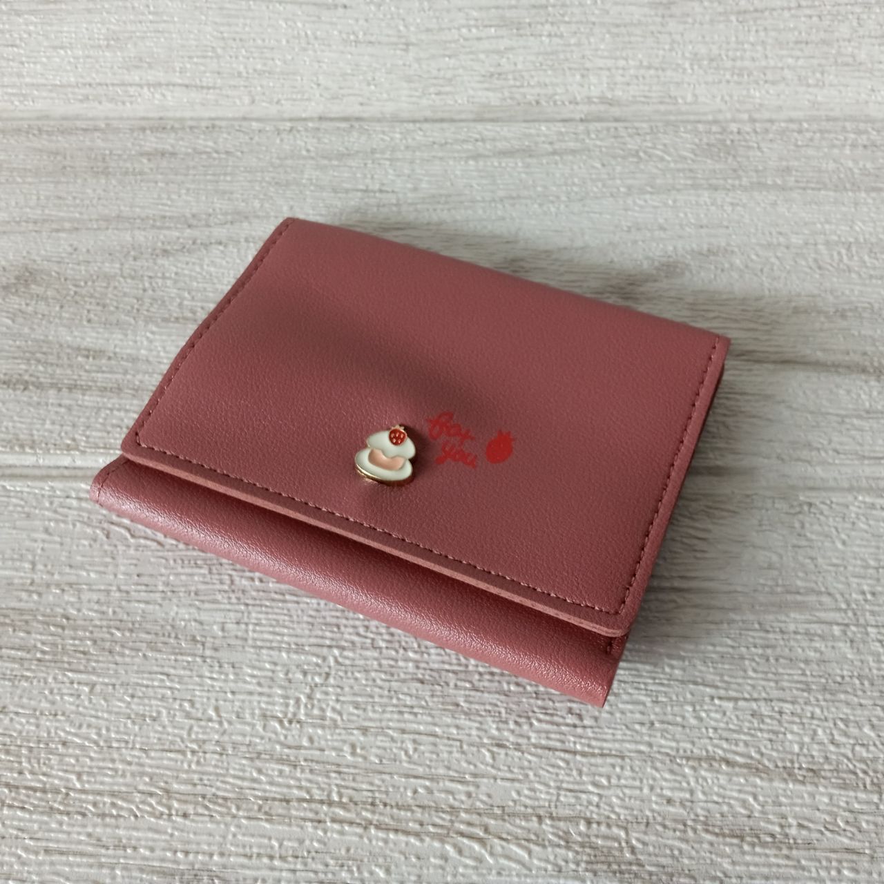 ini adalah Dompet Cake Pink Tua, size: 11 cm x 9.5 cm, material: synthetic, color: dark pink, brand: dompetcakebjn, age_group: all ages, gender: female